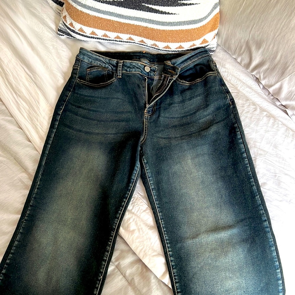 Flamingo wide leg cropped jean with frayed edges